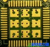 這也是不好的通孔設(shè)計(jì)，但部份通孔已經(jīng)用綠漆(mask)蓋上，但仍有部份通孔未塞孔。 