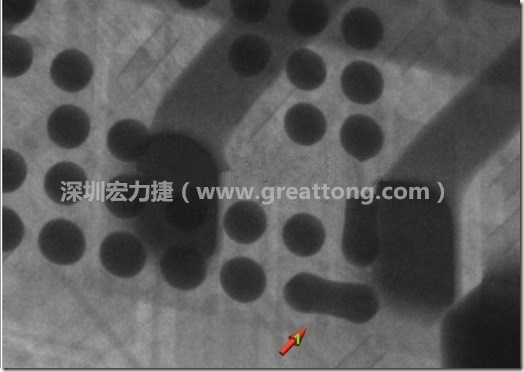 BGA因為焊墊變小，造成錫膏過多而最終形成焊接短路的結(jié)果。