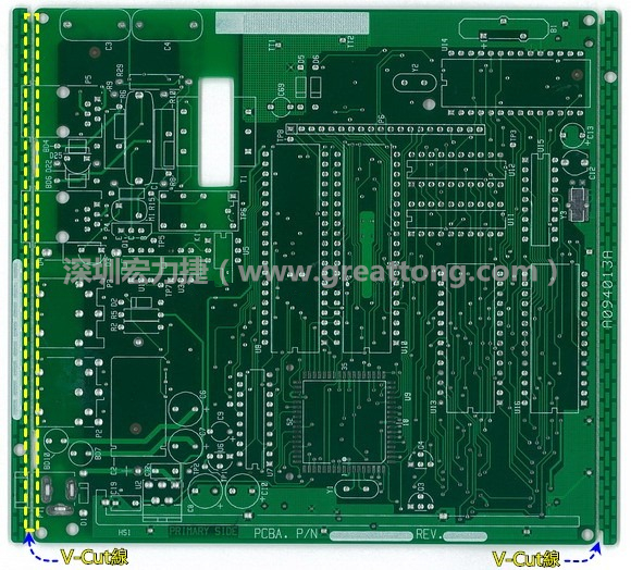 所謂【V-cut】是印刷電路板(PCB)廠商依據(jù)客戶的圖紙要求，事先在PCB的特定位置用轉(zhuǎn)盤刀具切割好的一條條分割線，其目的是為了方便后續(xù)SMT電路板組裝完成后的「分板(De-panel)」之用，因?yàn)槠淝懈詈蟮耐庑涂雌饋?lái)就像個(gè)英文的【V】字型，因此得名。