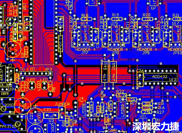 一般產(chǎn)品的PCB設(shè)計(jì)，多數(shù)先決定元件布局，再進(jìn)行線路連接，于元件位置就先改善干擾問(wèn)題，再?gòu)木€路細(xì)節(jié)著手改善產(chǎn)品。