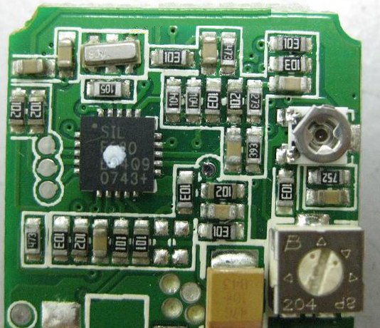 PCBA加工IC元件主要分為DIP及SMD兩大類，DIP 插件的IC，SMD (Surface Mount Device) 表面貼裝元件。