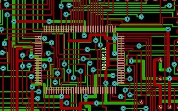 圖1：兩種PCB模型的部分電路。頂圖：傳統(tǒng)設(shè)計版本。